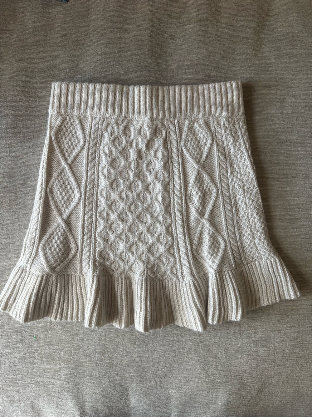 Abercrombie Kids Cable Knit Sweater Skirt 11/12 Ivory Ruffle Hem Cozy Preppy - Picture 3 of 6
